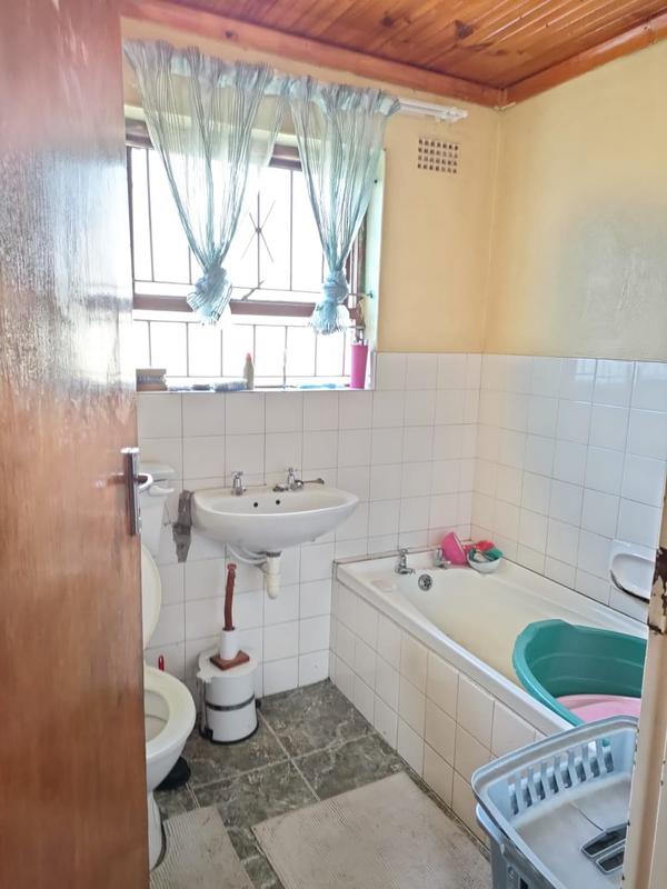 4 Bedroom Property for Sale in Ilitha Park Western Cape